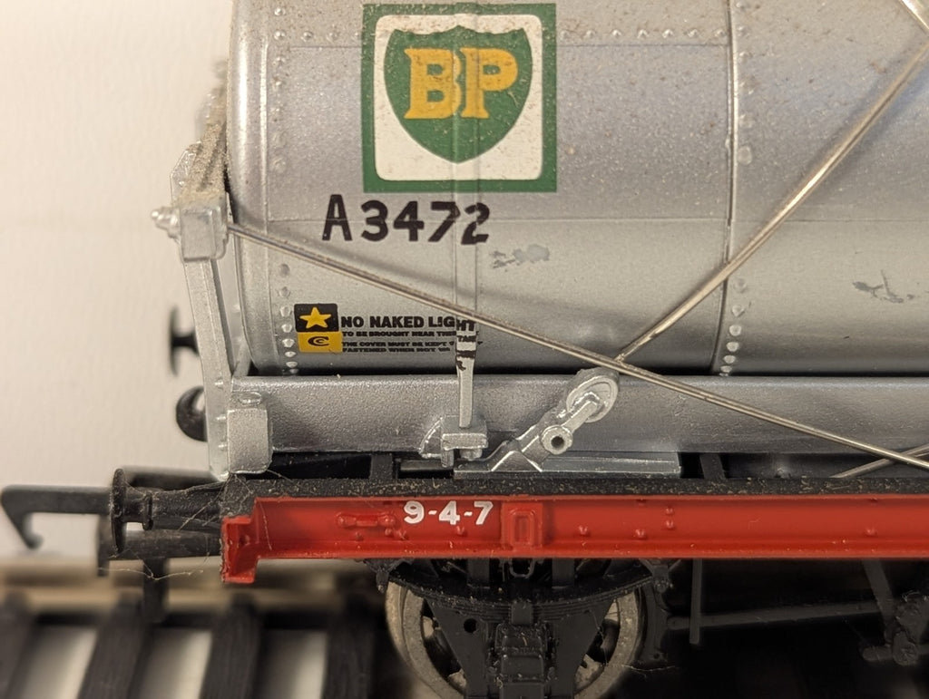 Bachmann OO Gauge 14 Ton Tank Wagon BP A3472 BP Silver 37-076
