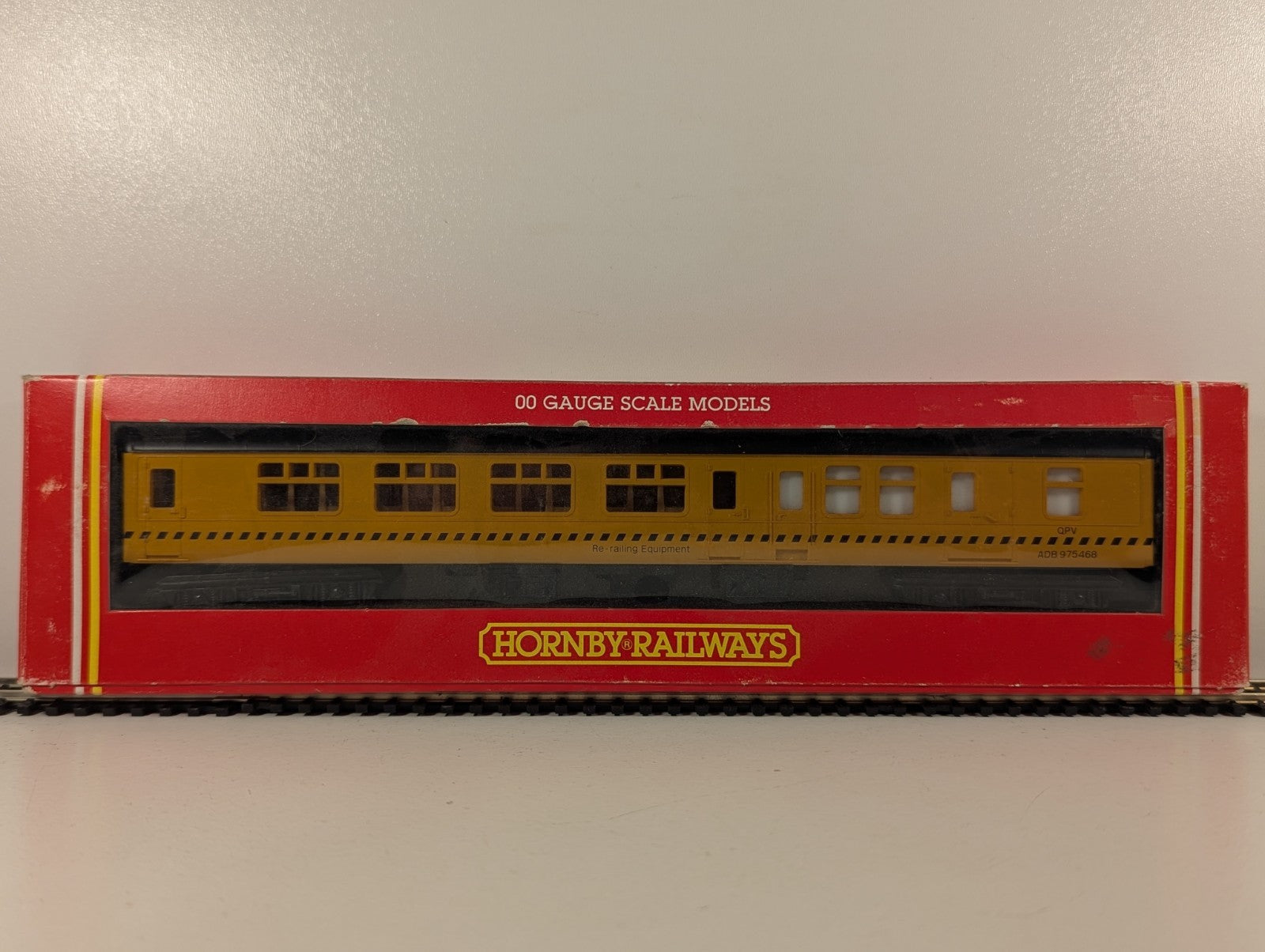 Hornby R.098 Breakdown Crane Crew Coach