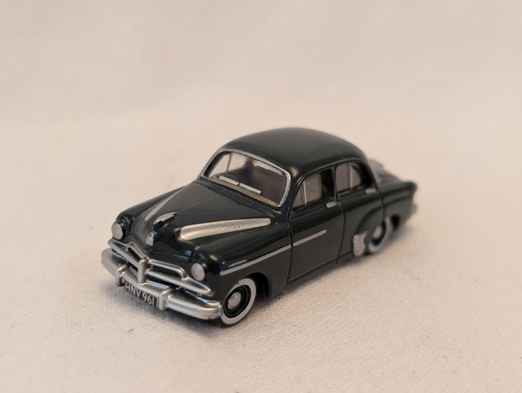 Oxford Diecast 1:76 Scale / OO Gauge Standard Vanguard Phase II Sallon