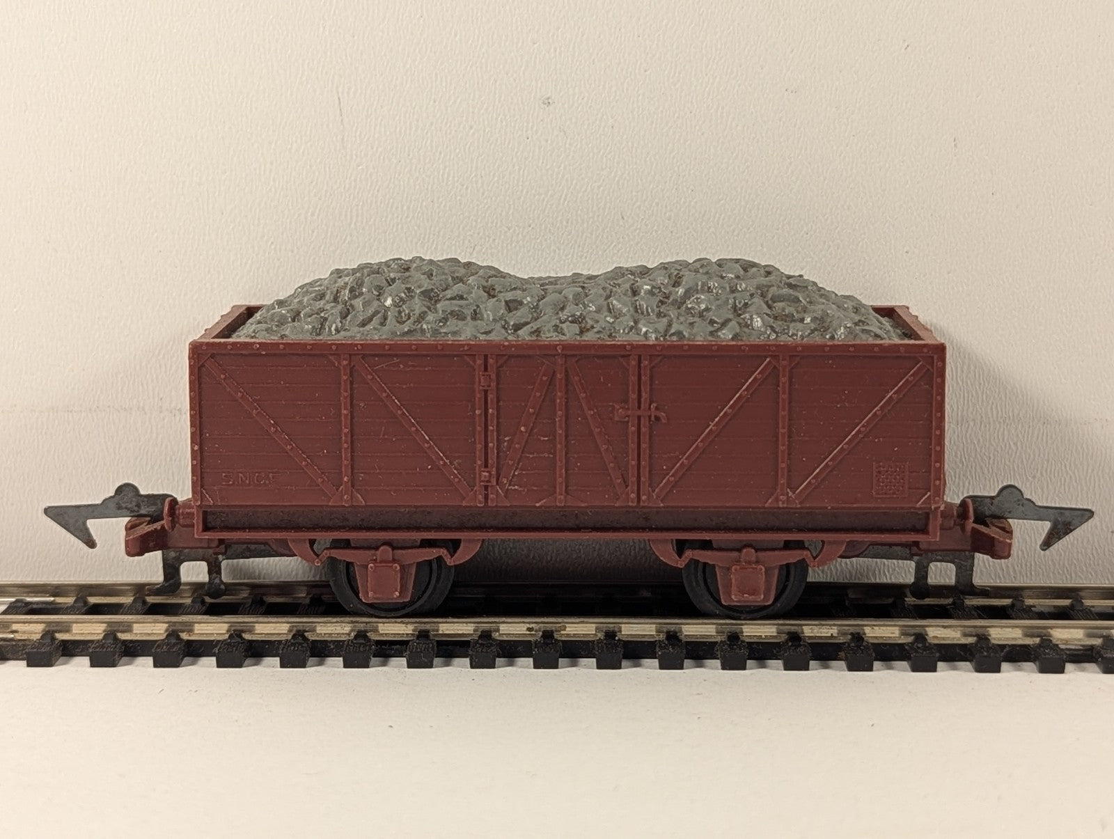 Jouef HO Gauge SNCF 2-Axle Open Wagon with Coal Load SNCF Brown
