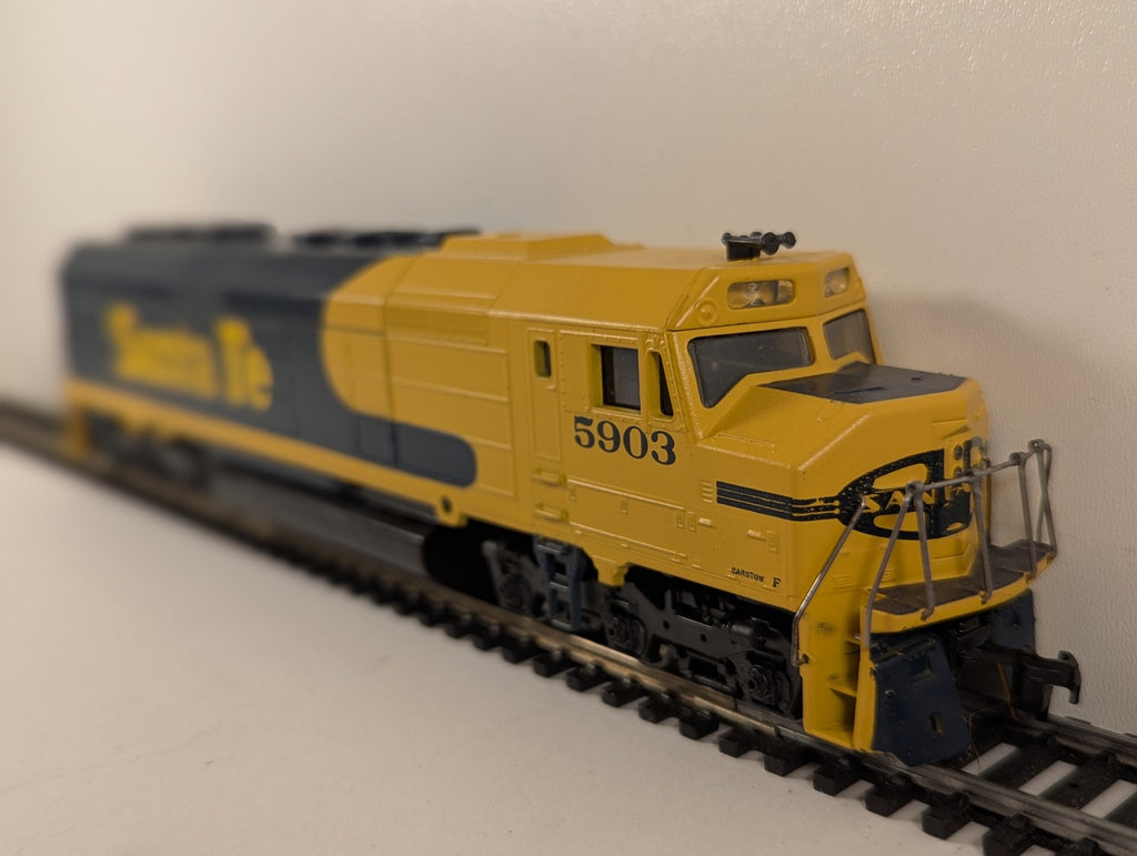 Athearn HO Gauge EMD FP45 Diesel Locomotive 5903 Santa Fe Blue and Yellow