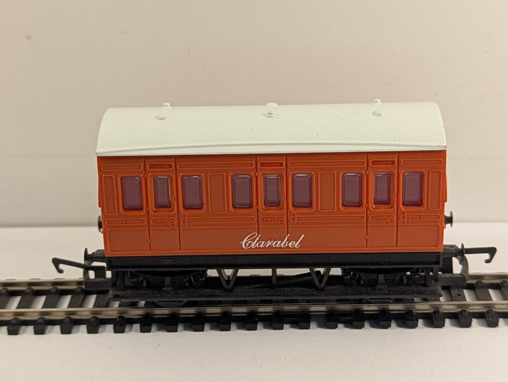 Hornby OO Gauge Thomas & Friends Clarabel Coach