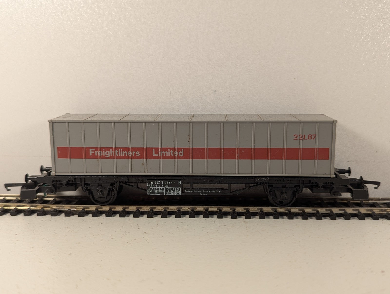 Lima OO Gauge DB Lss-y Container Flat Wagon with Freightliners Limited Container