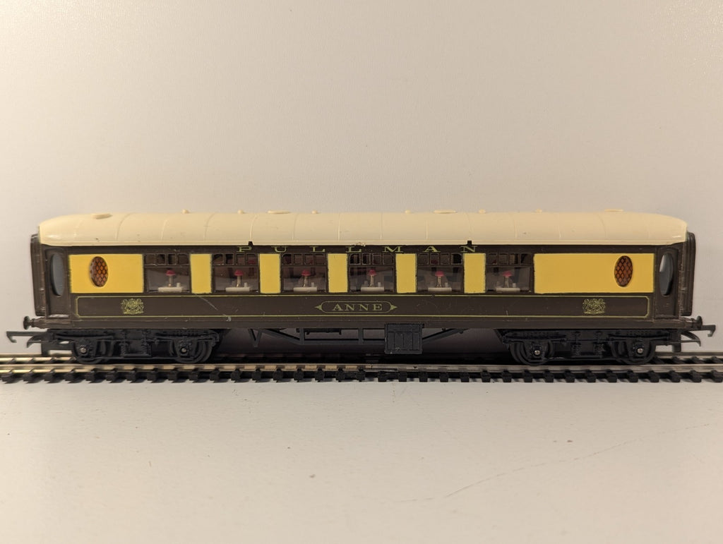 Tri-ang R228 OO Gauge Pullman Coach “Anne”