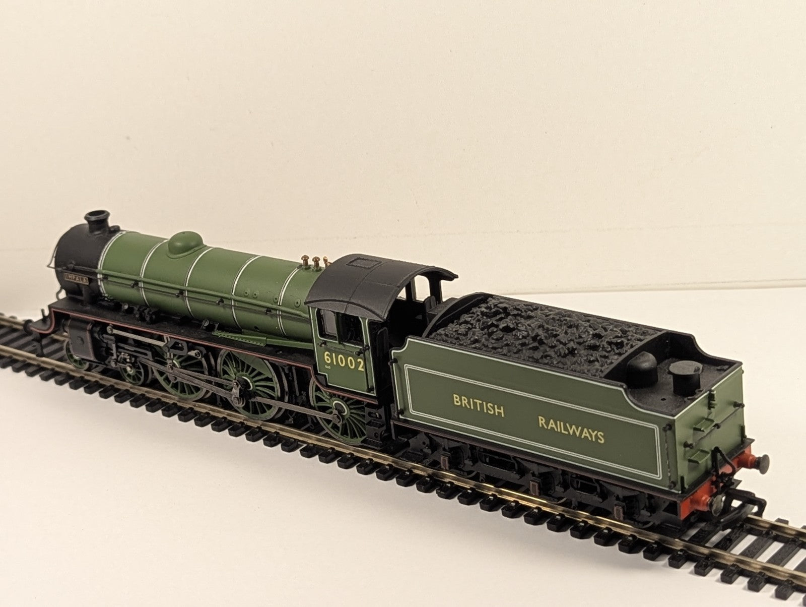 Bachmann 31-702 OO Gauge Thompson B1 61002 Impala BR Green Non-Runner