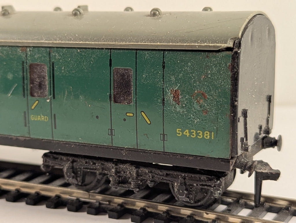 Hornby Dublo 4081 BR Green Suburban Composite Brake Coach OO Gauge - Damaged