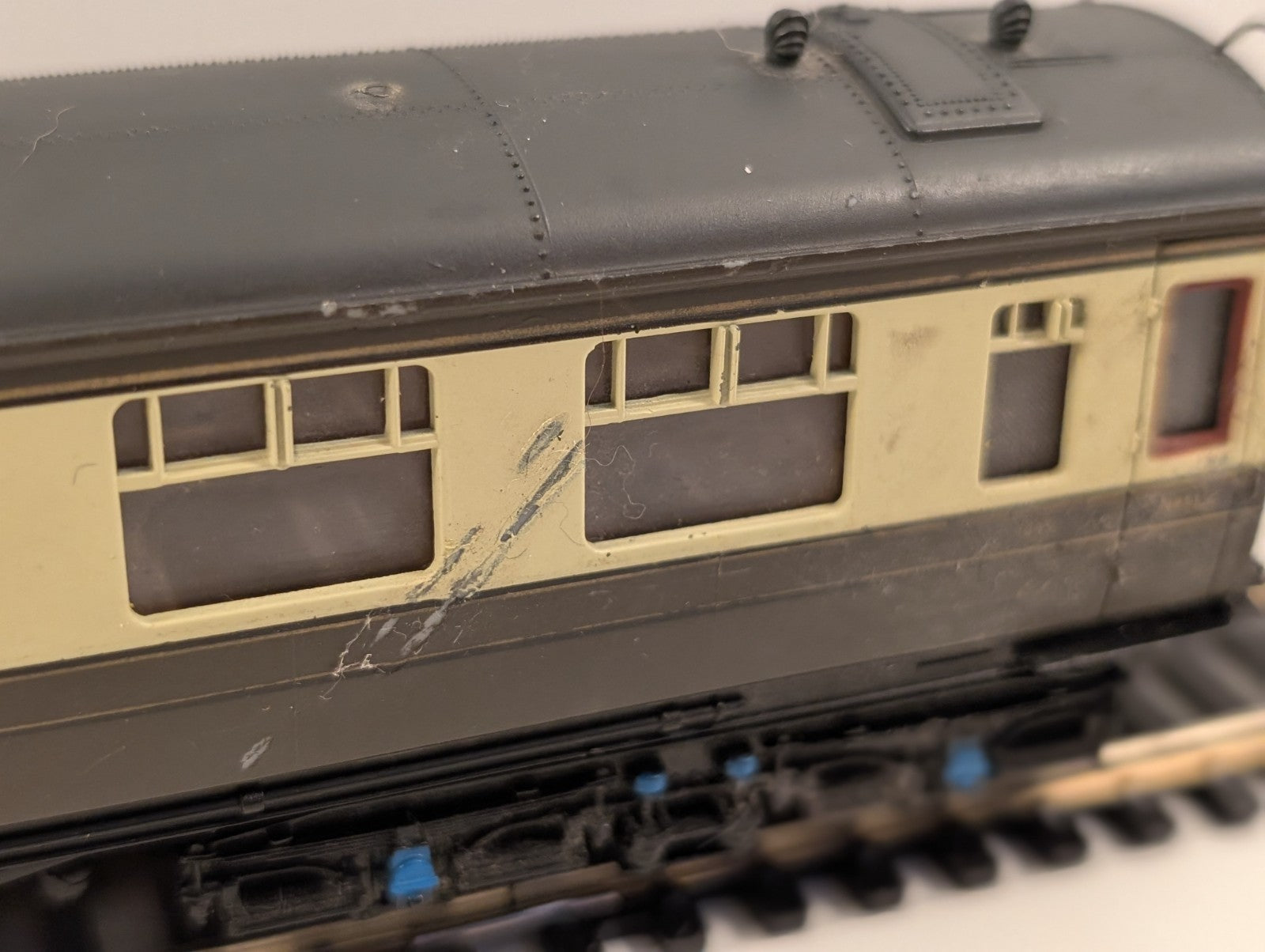 Bachmann OO Gauge GWR Collett Passenger Coach – Requires Some TLC