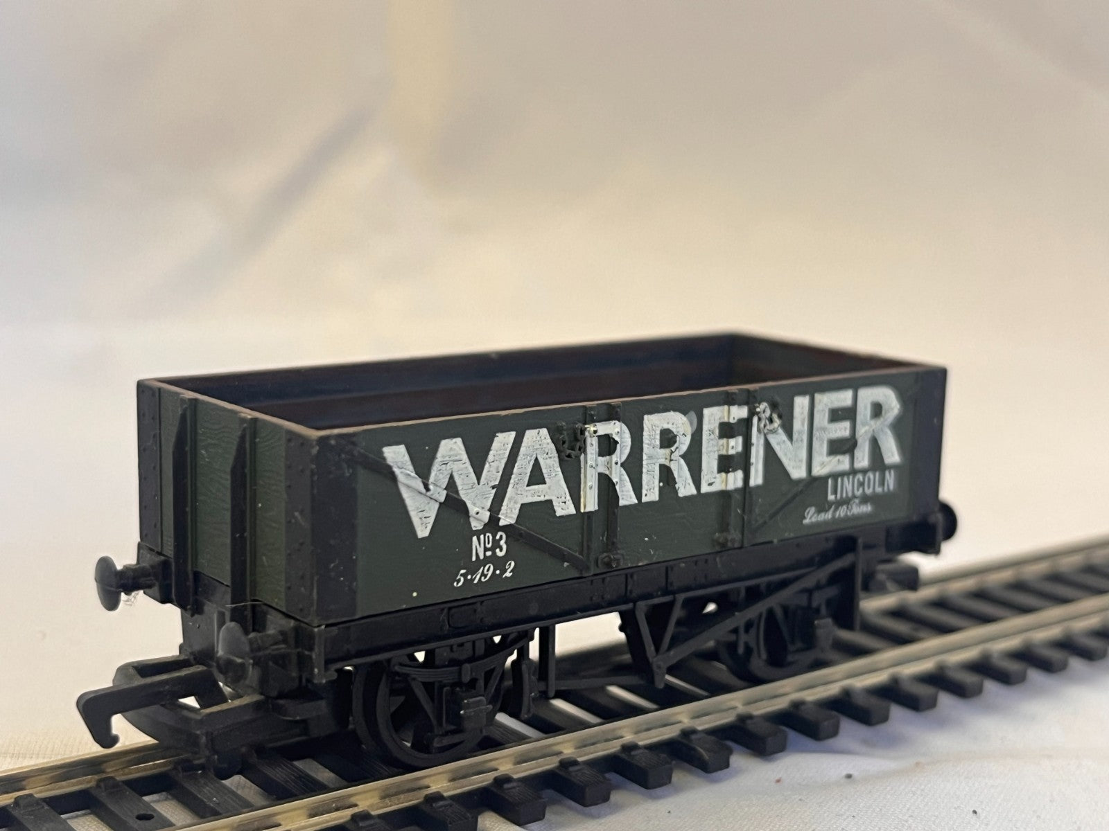 Mainline OO Gauge Warrener Lincoln 5 Plank Open Wagon Green