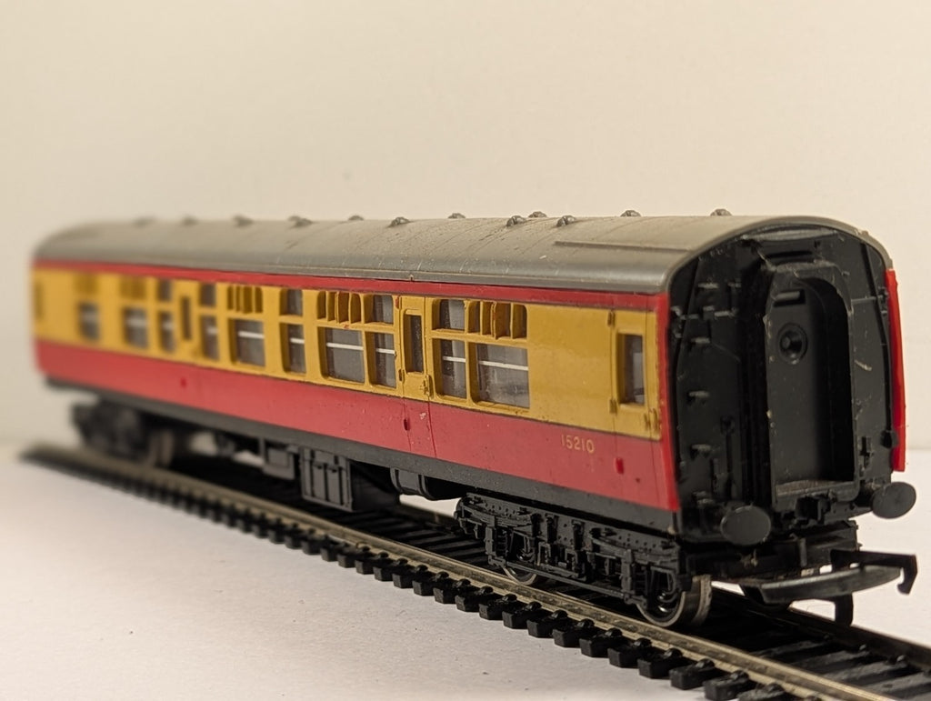 Hornby OO Gauge BR Mk1 Composite Coach Passenger Coach 15210