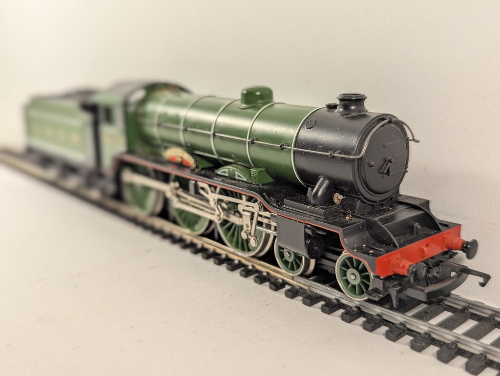 Hornby OO Gauge Class B17/4 4-6-0 'Manchester United' Steam Locomotive 2862