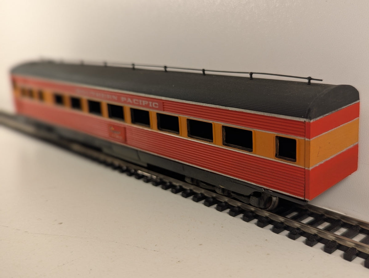 Athearn HO Scale Southern Pacific Daylight Passenger Car