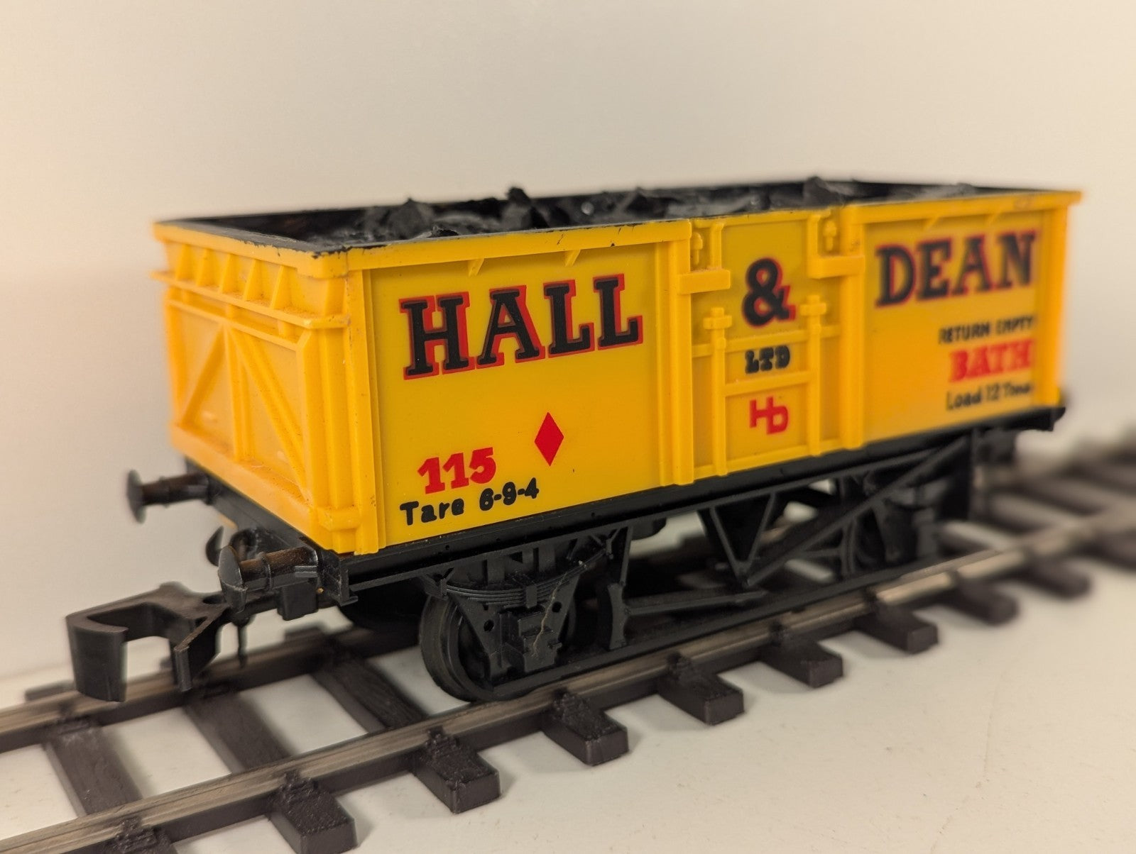 Lima O Gauge 7-Plank Open Mineral Wagon – Hall & Dean Yellow Livery – With Load