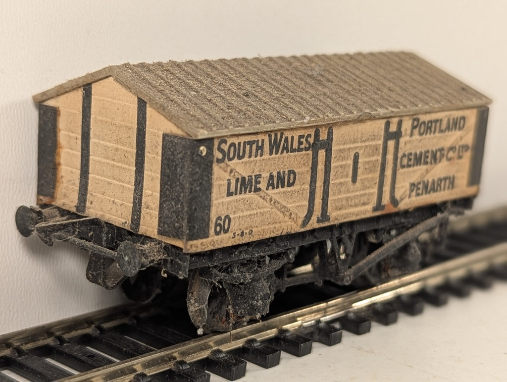 Peco OO Gauge South Wales Lime & Portland Cement Co Penarth Covered Van