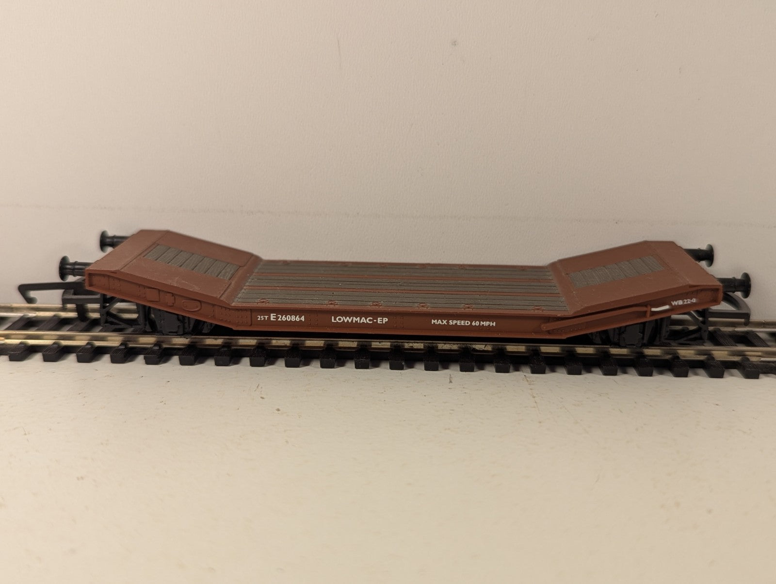 Hornby OO Gauge BR 25t Lowmac Machine Wagon (LOWMAC-EP) Goods Wagon