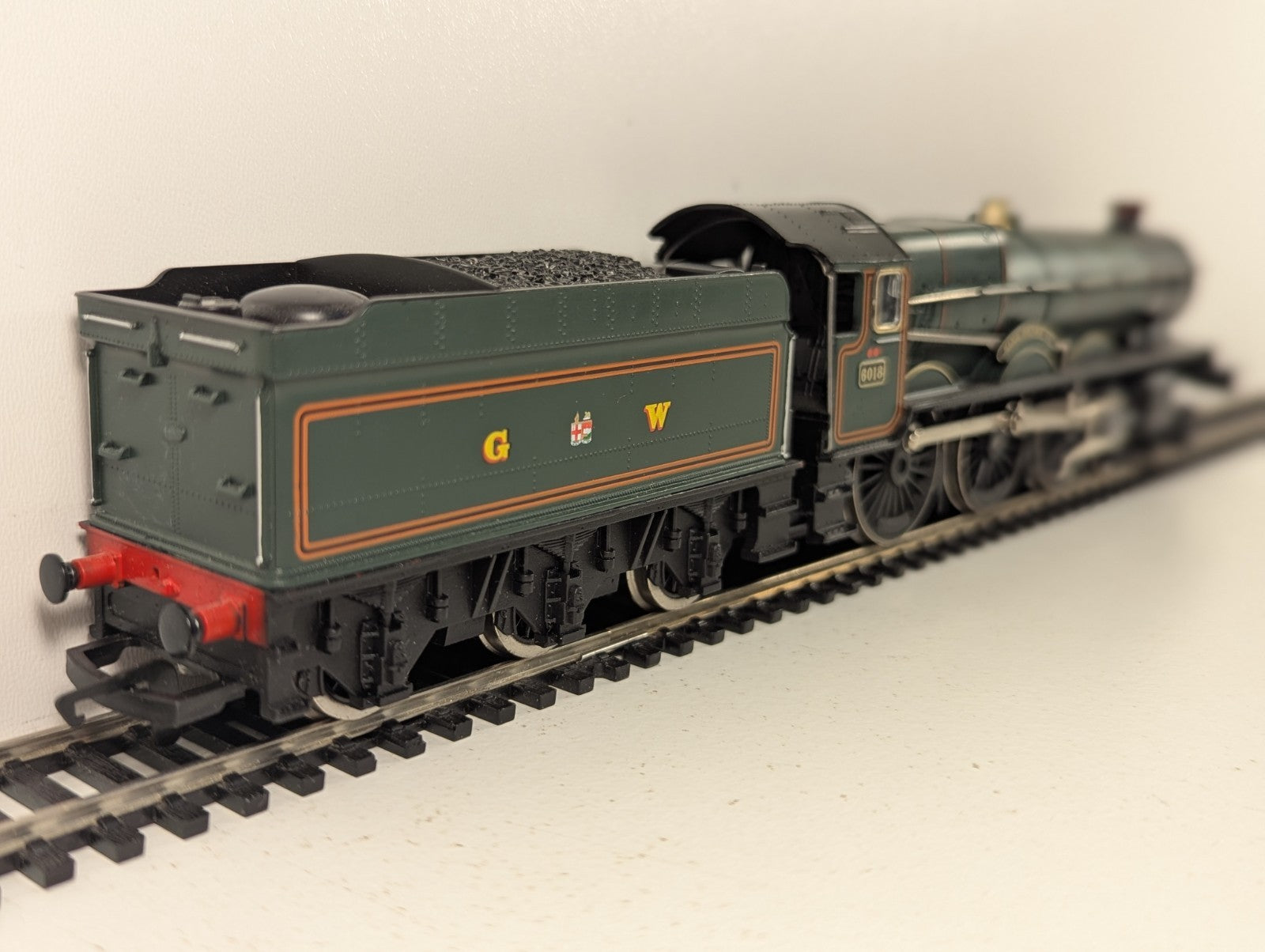 Hornby GWR King Class "King Henry VI" 4-6-0 Steam Locomotive OO Gauge