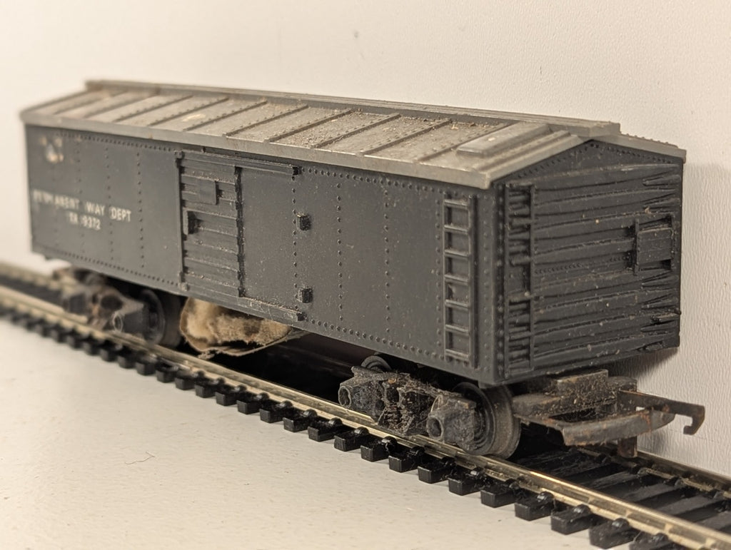 Tri-ang OO Gauge Track Cleaning Car Goods Wagon T.R. 9372