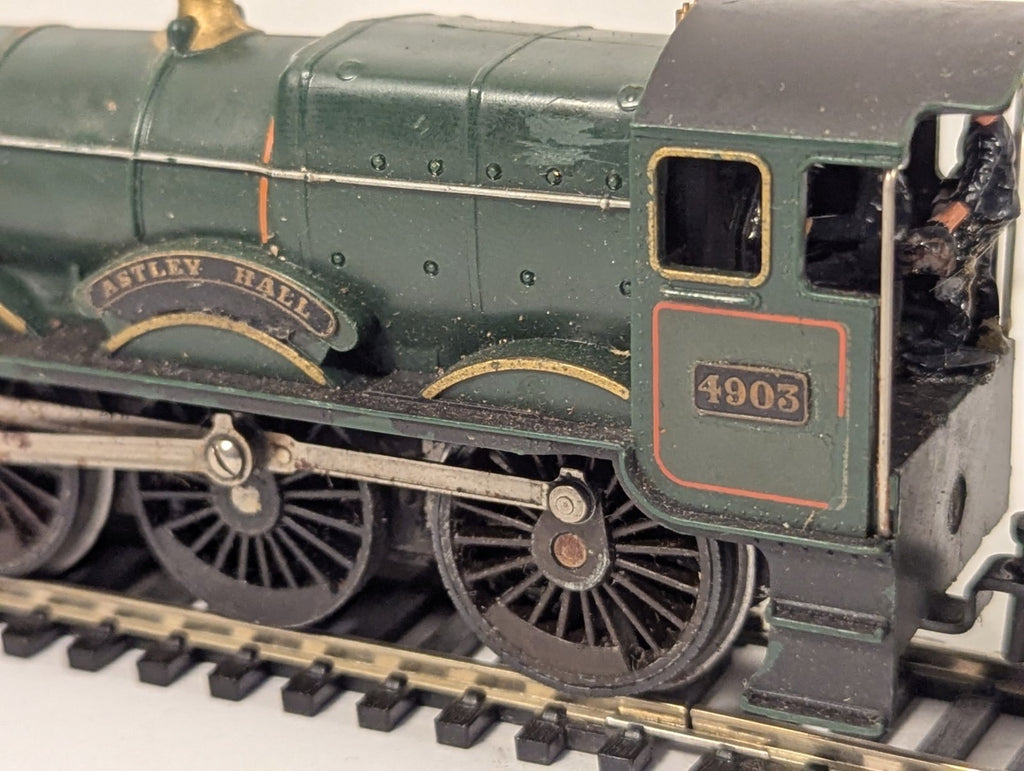 Tri-ang OO Gauge Class 4900 Hall Class 'Astley Hall' Locomotive 490