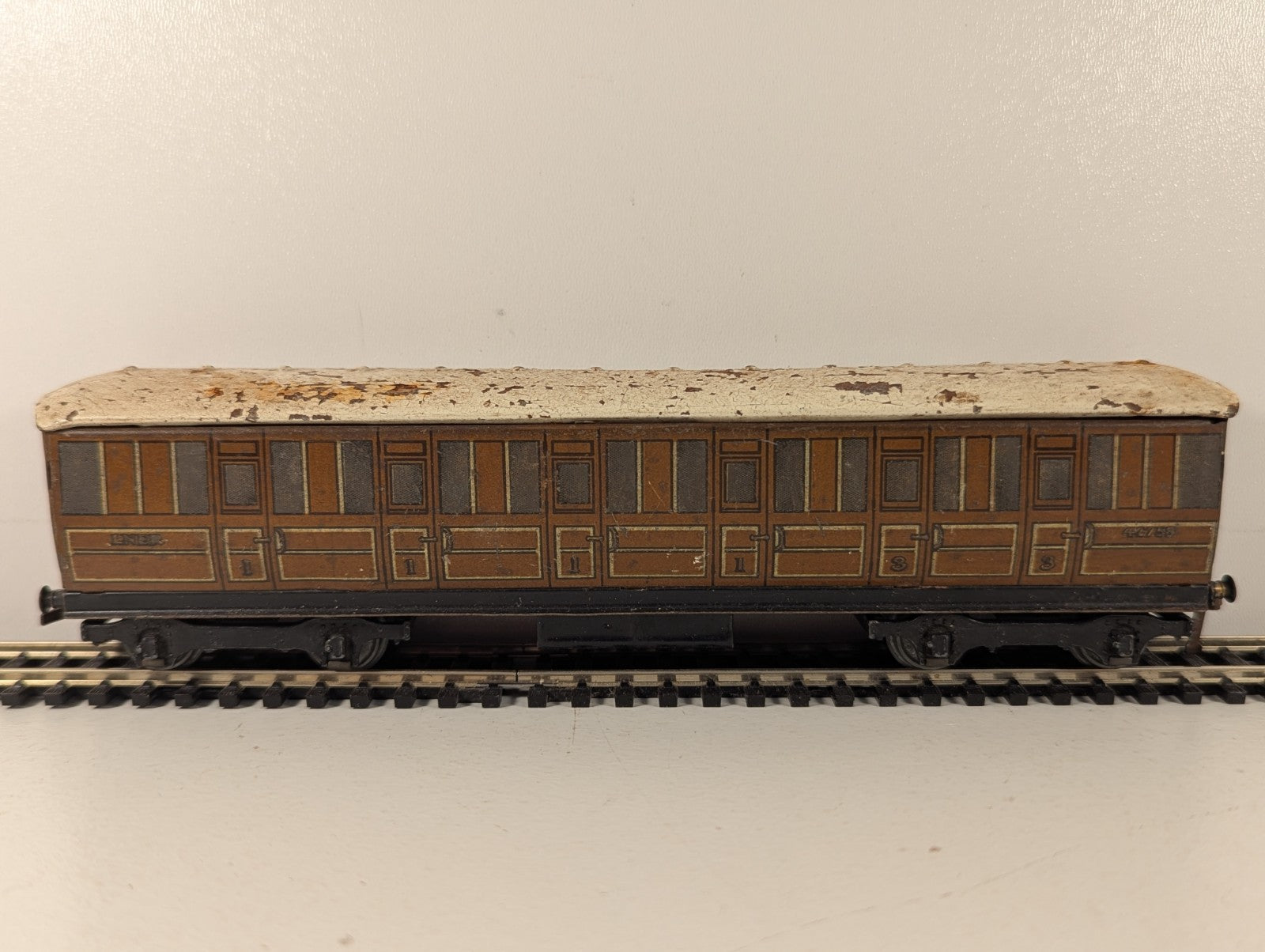 Hornby Dublo OO Gauge D1 LNER Composite Coach Passenger Coach 42759