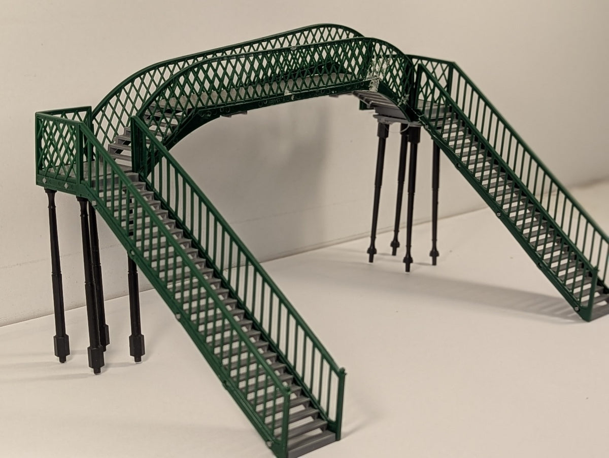 Hornby OO Gauge Lattice Footbridge Green & Grey R180