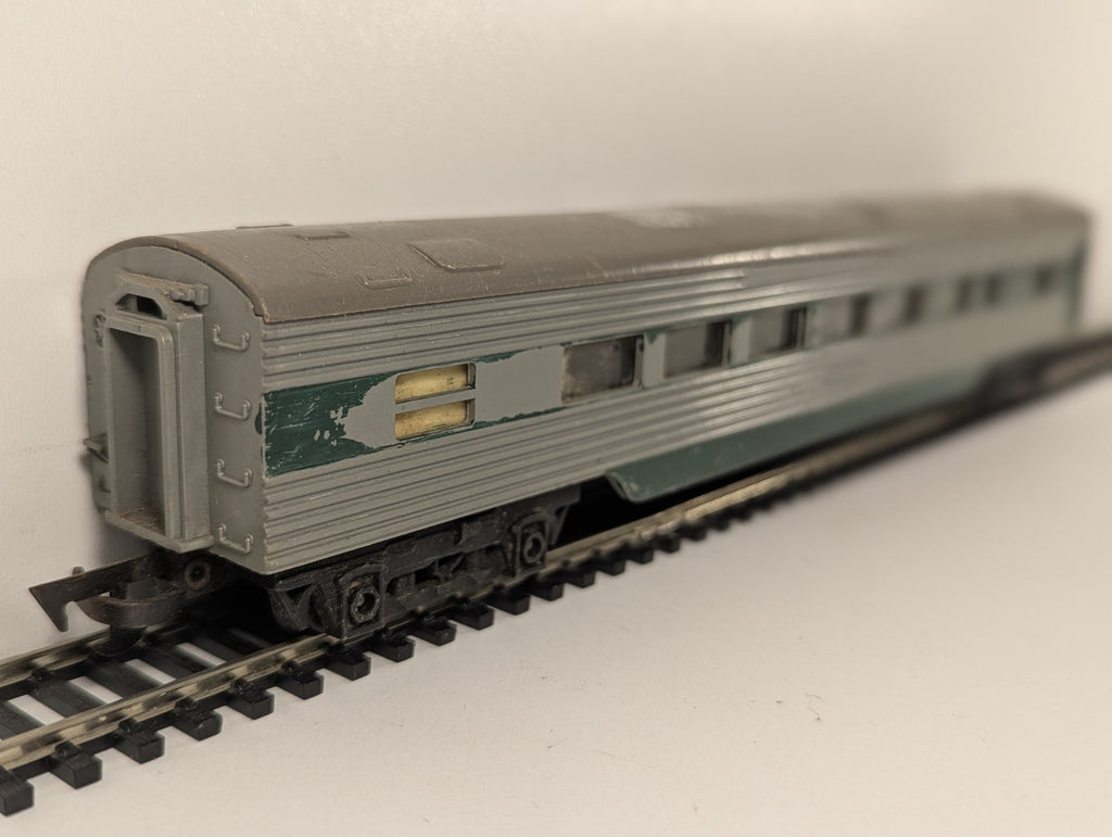 Tri-ang OO Gauge Transcontinental Passenger Coach Silver R.24/25