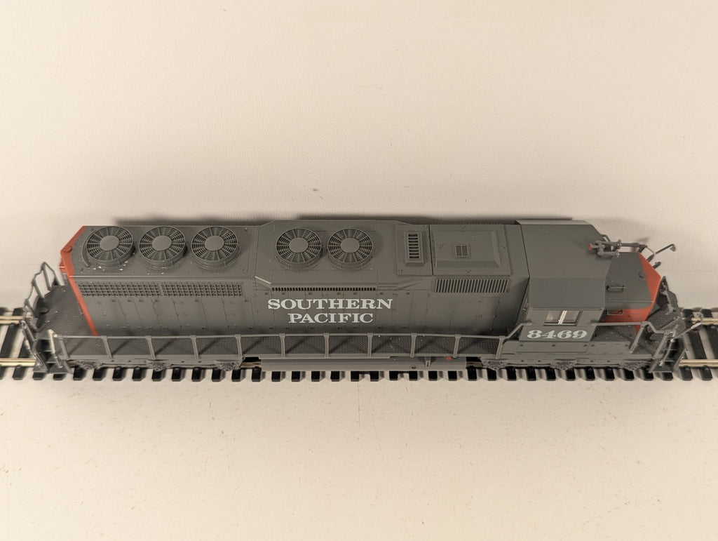 Kato HO Scale EMD SD40 Southern Pacific 8469 Diesel Locomotive