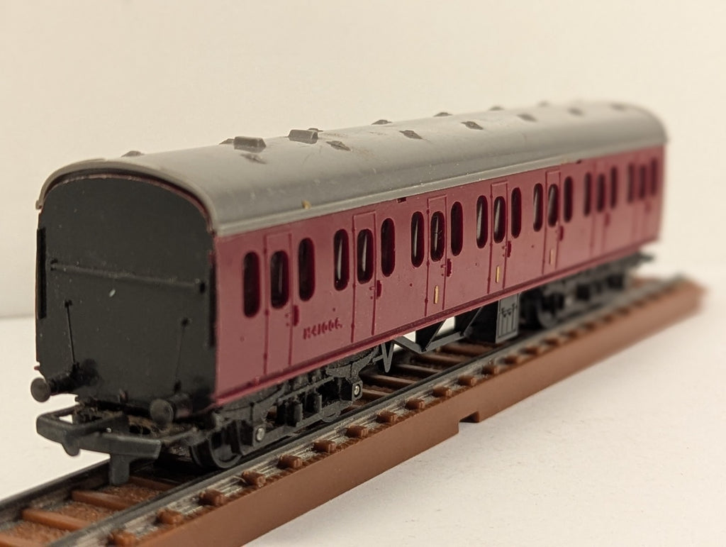 SKU: GR4848  Tri-ang TT Gauge BR Maroon Brake Second Coach Passenger Coach M3400