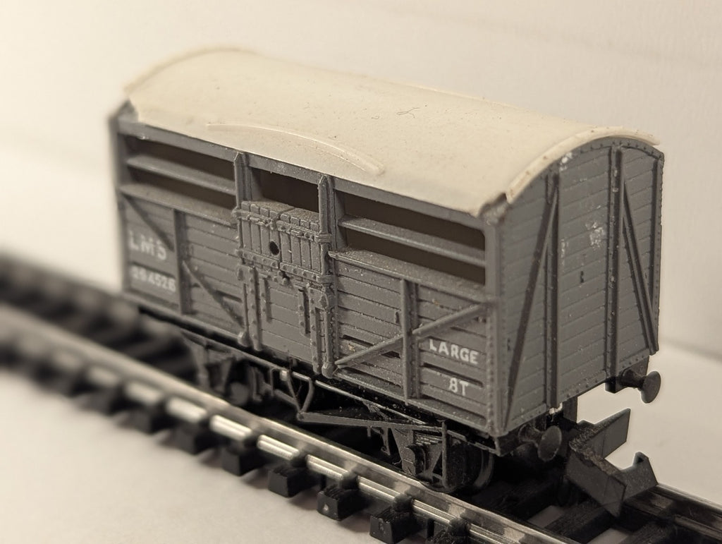 Peco N Gauge LMS Cattle Wagon 294528 LMS Grey