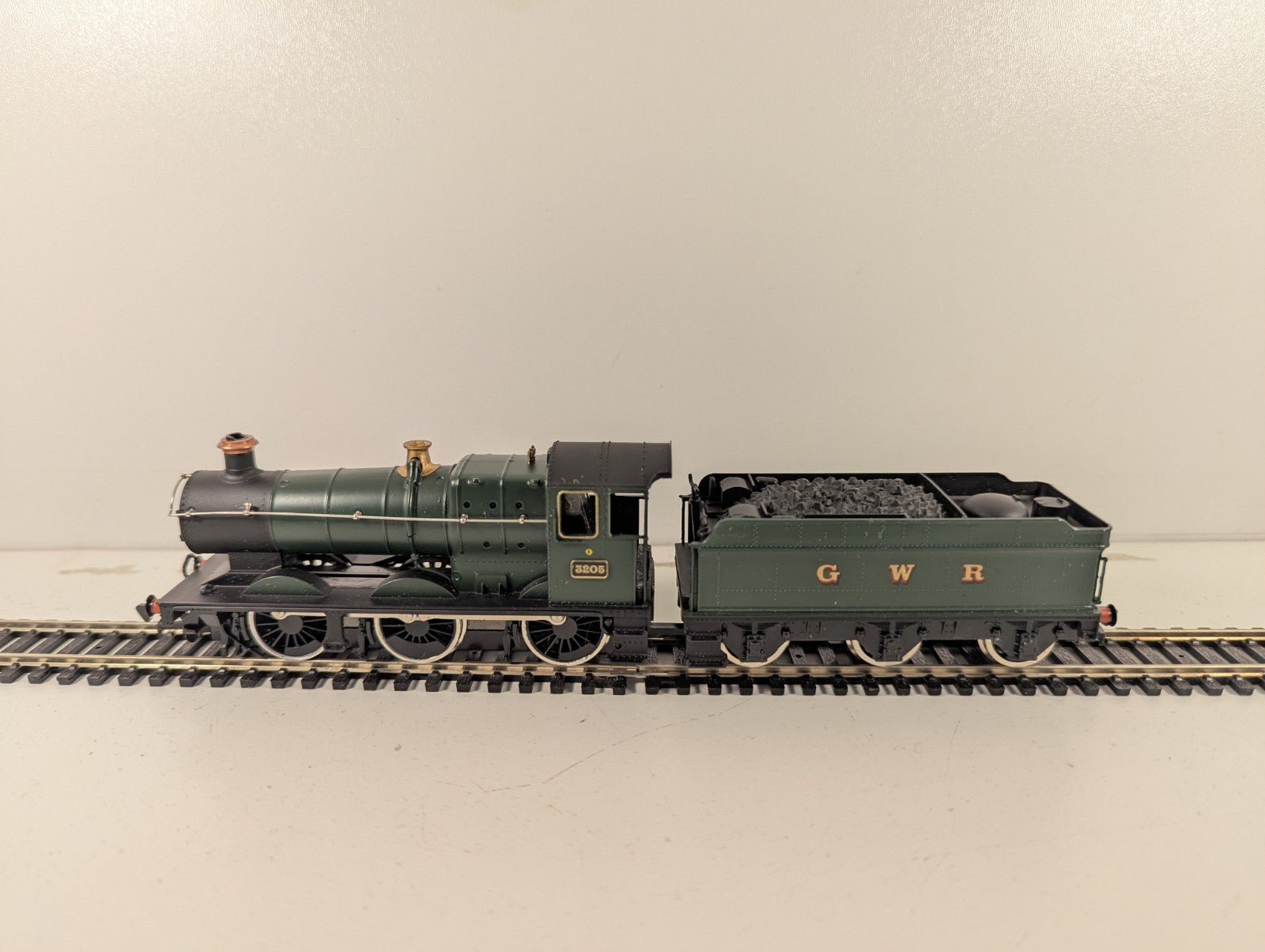Mainline Railways 37-058 2251 Class Collett 0-6-0 GWR Unlined Green