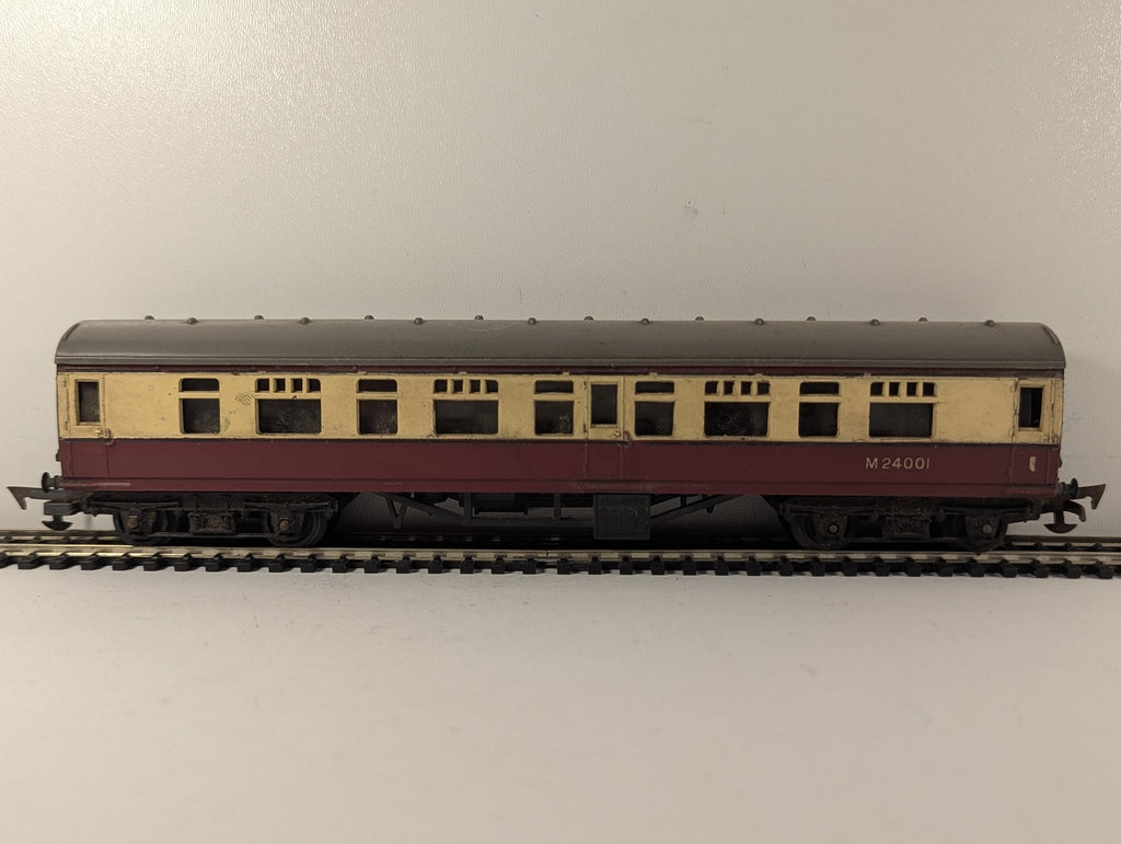 Tri-ang OO Gauge BR Composite Coach Passenger Coach M24001 BR Crimson & Cream