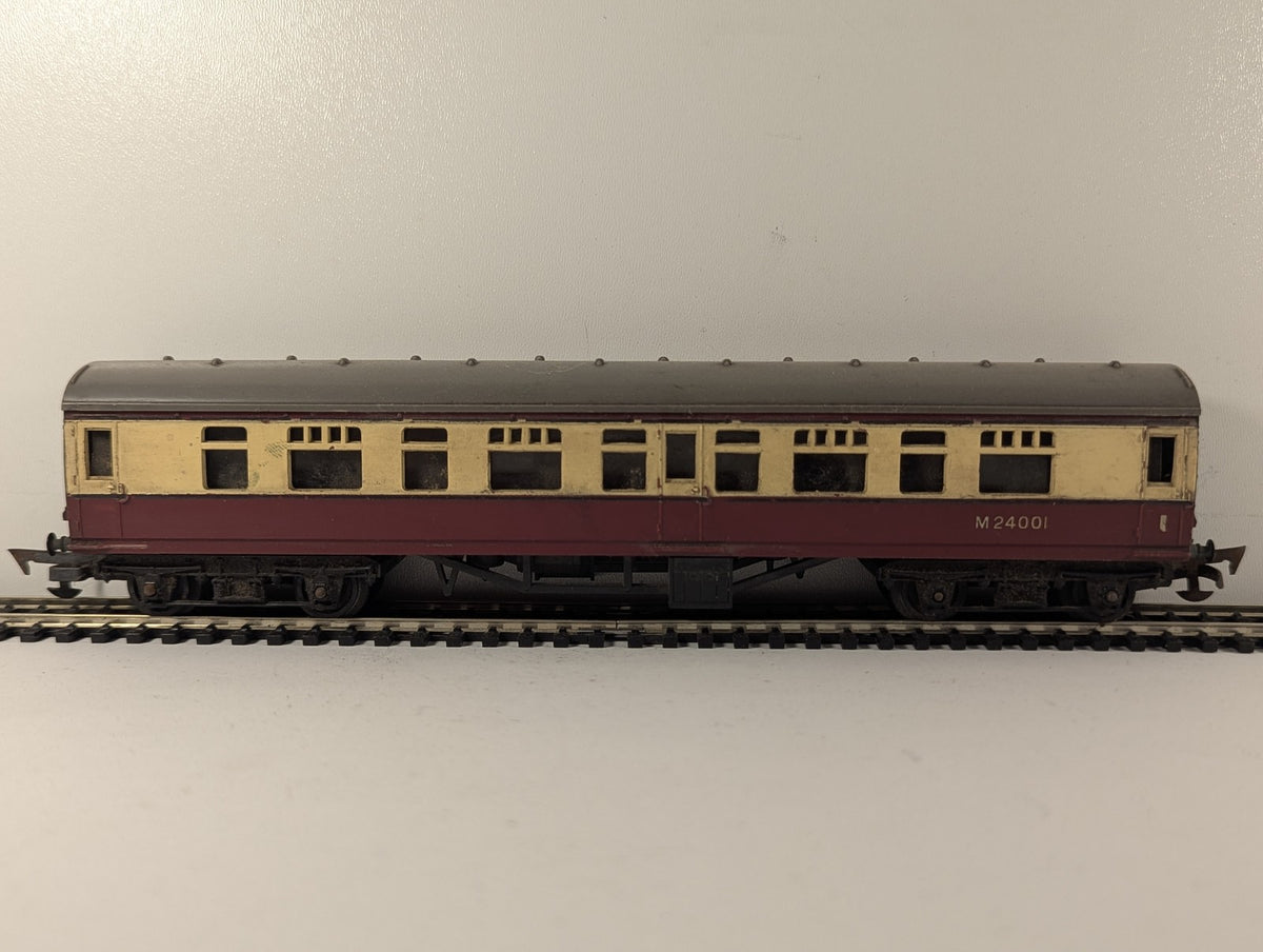 Tri-ang OO Gauge BR Composite Coach Passenger Coach M24001 BR Crimson & Cream