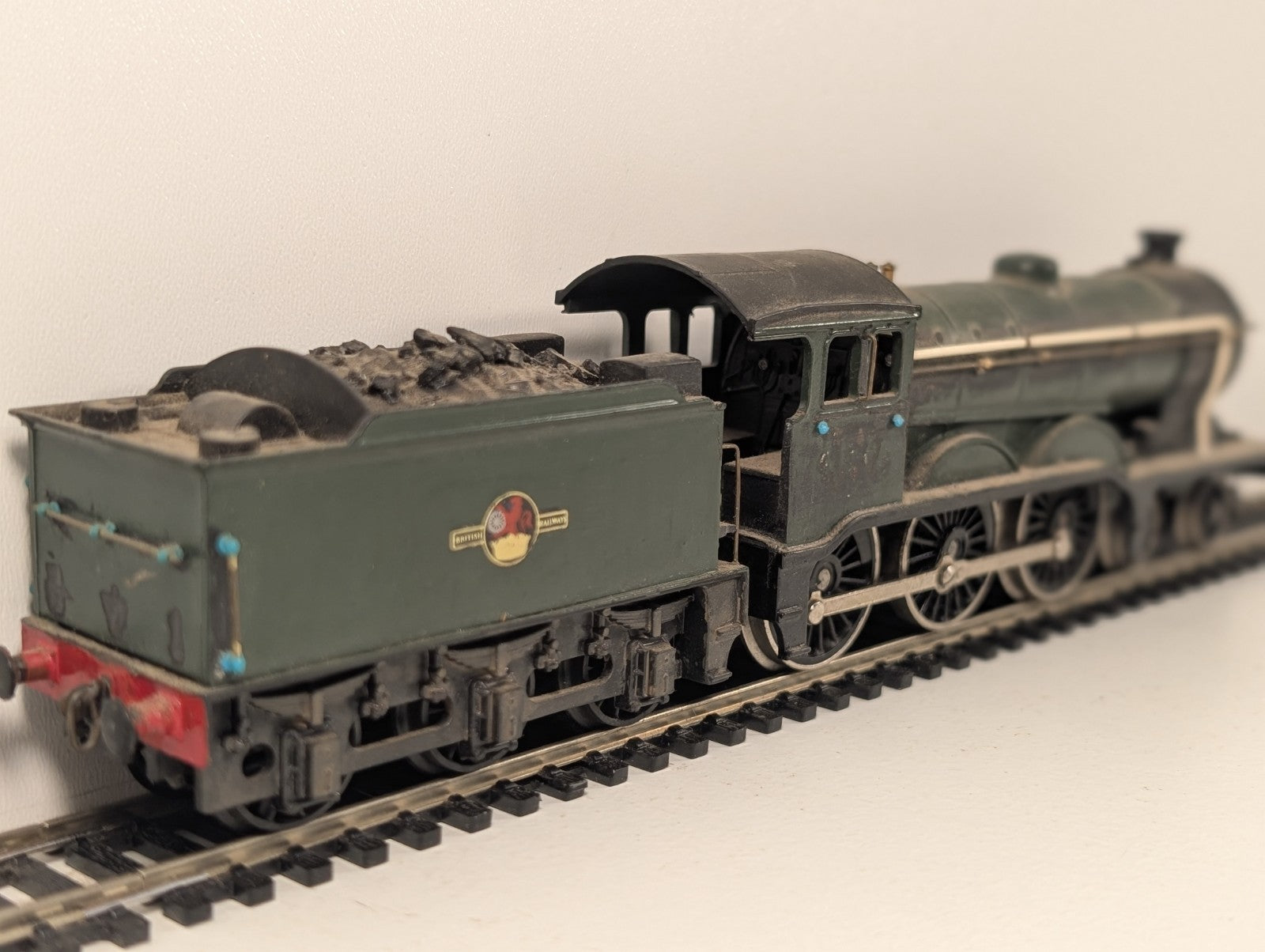 Hornby R150 OO Gauge Class B12 4-6-0 Dummy Locomotive Repainted