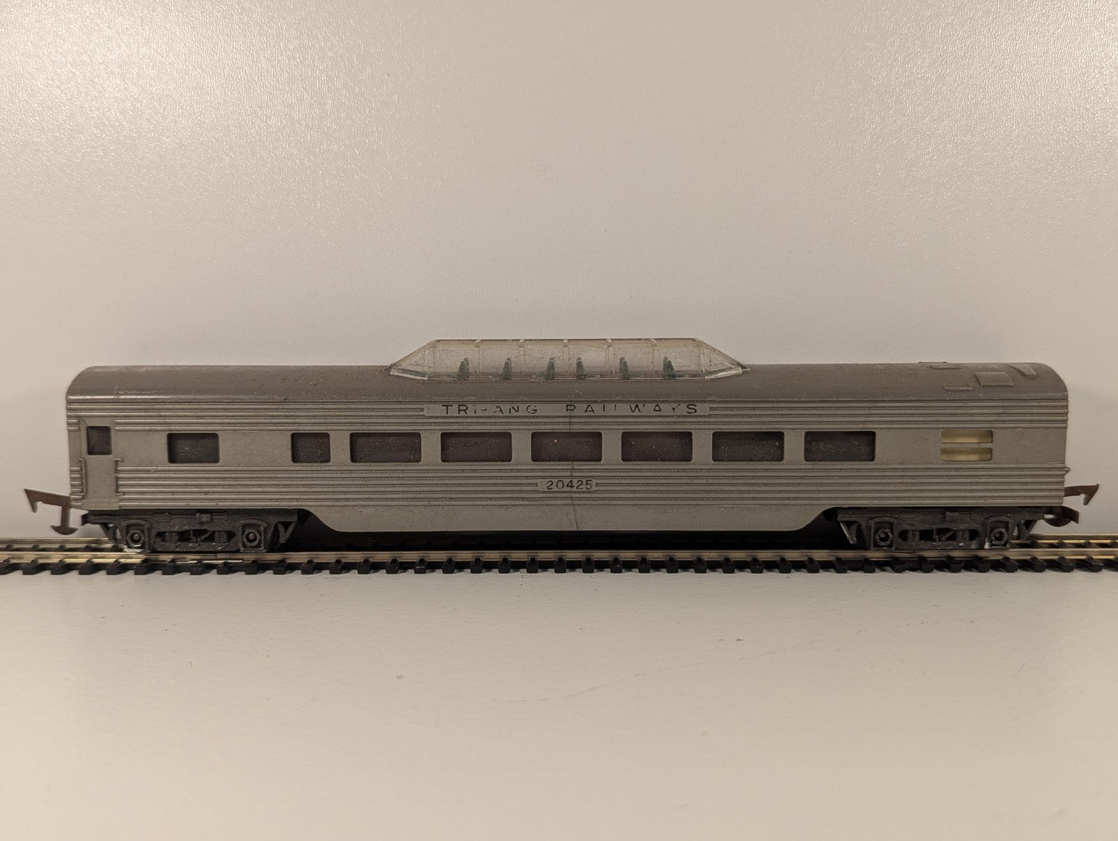 Tri-ang R25 OO Gauge Transcontinental Vista Dome Coach