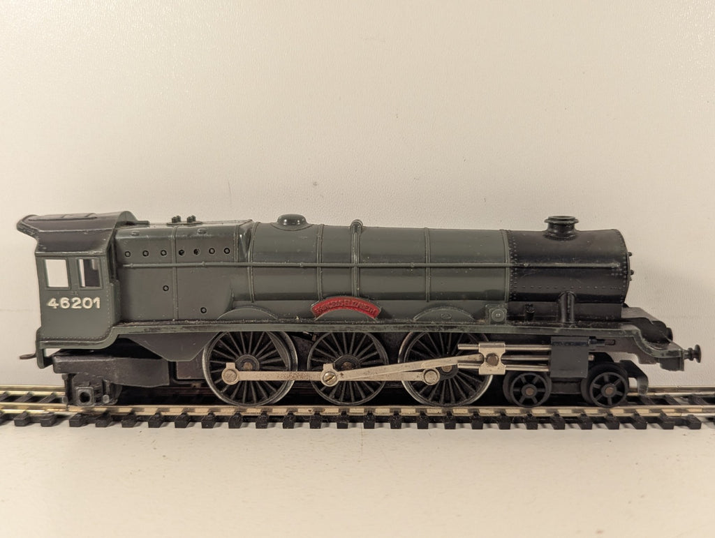 Tri-ang OO Gauge Princess Elizabeth Steam Locomotive 46201 BR Green
