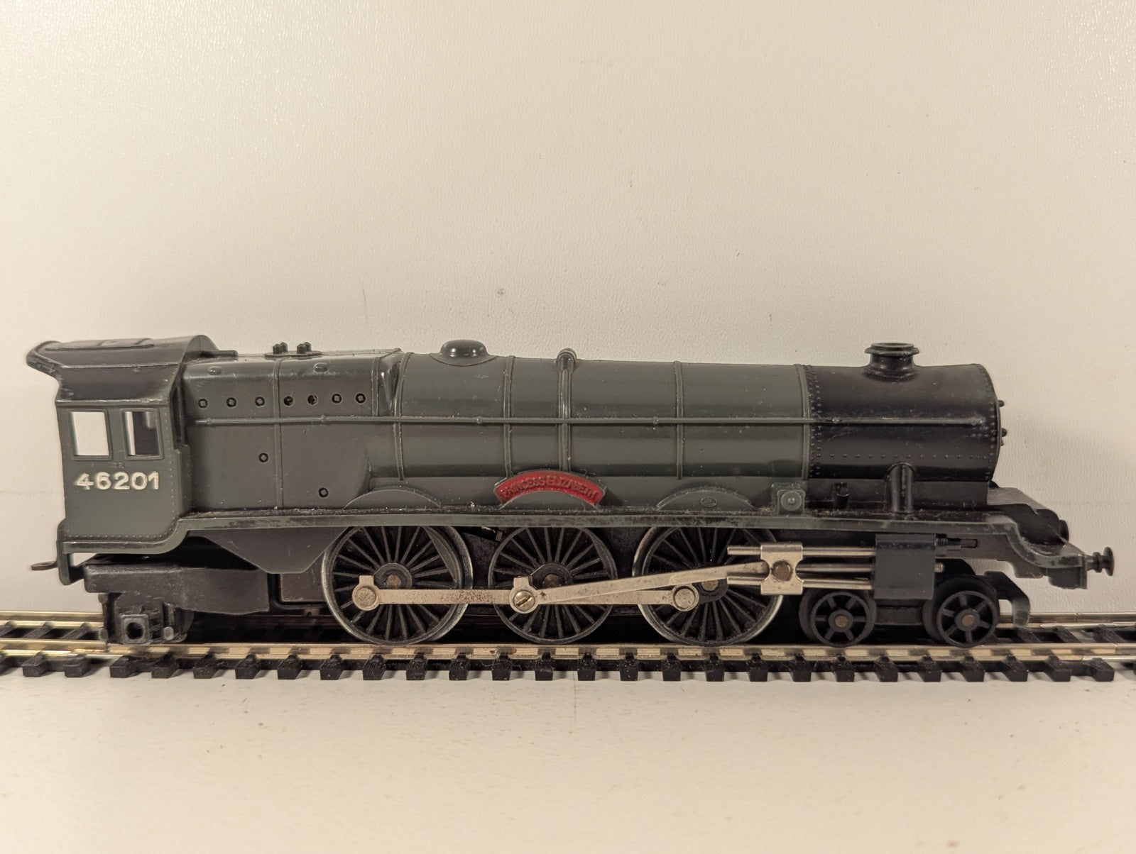 Tri-ang OO Gauge Princess Elizabeth Steam Locomotive 46201 BR Green