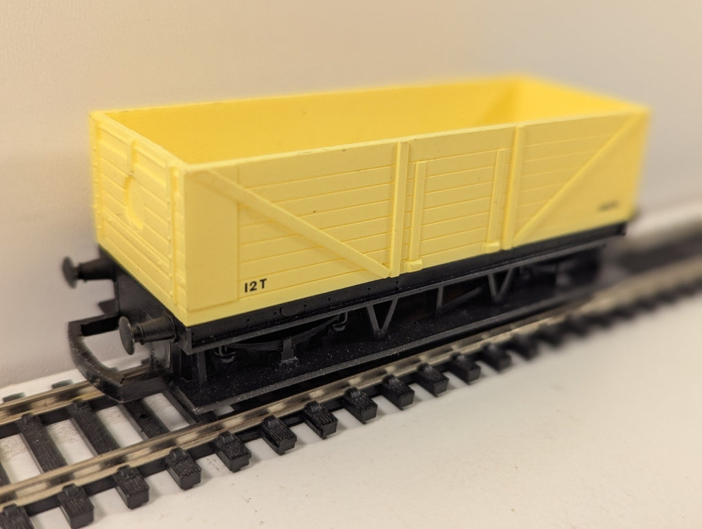 Hornby H654 OO Long Wheelbase Mineral Wagon Yellow