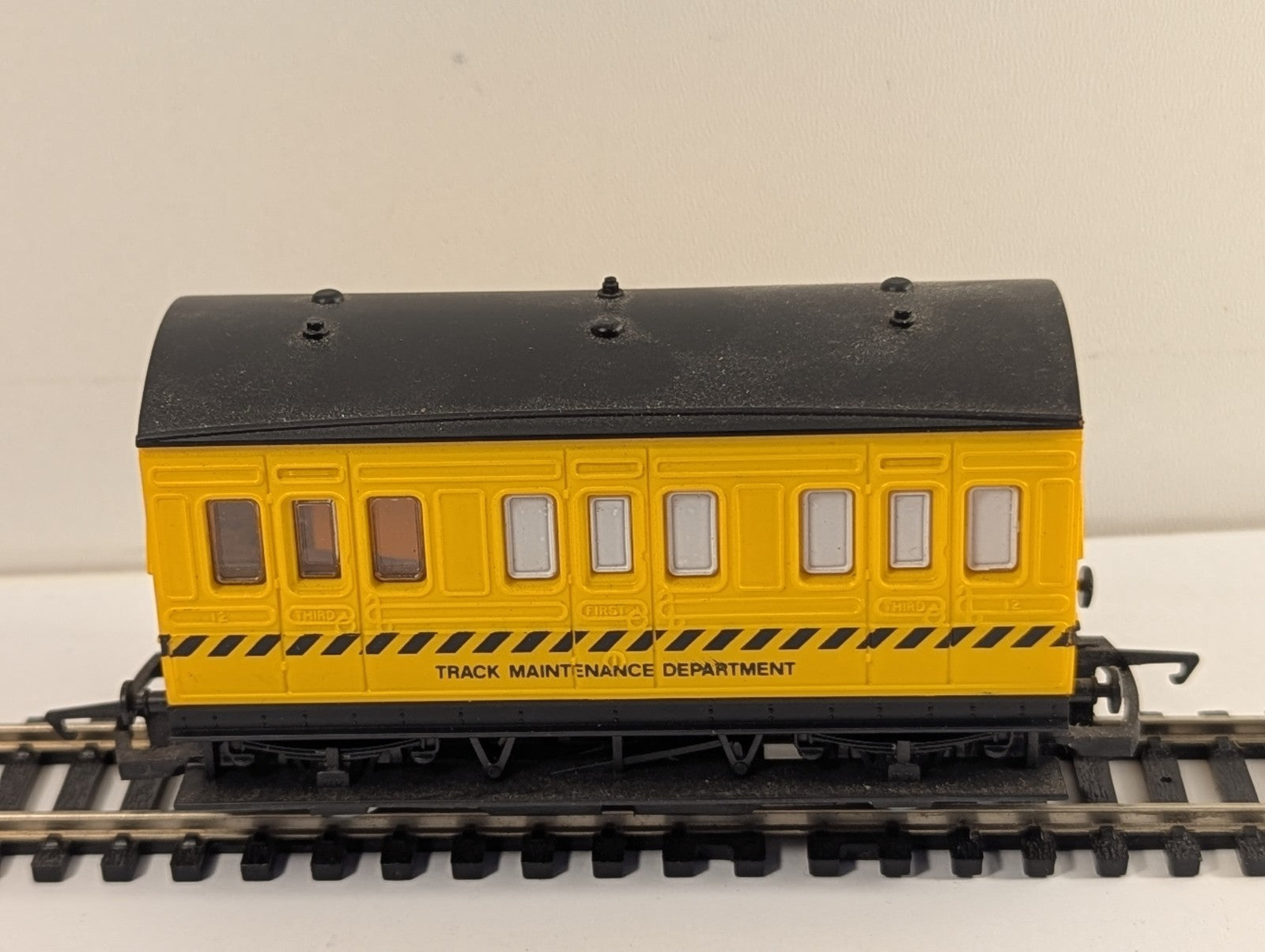 Hornby OO Gauge R333 Track Maintenance Department 4-Wheel Coach