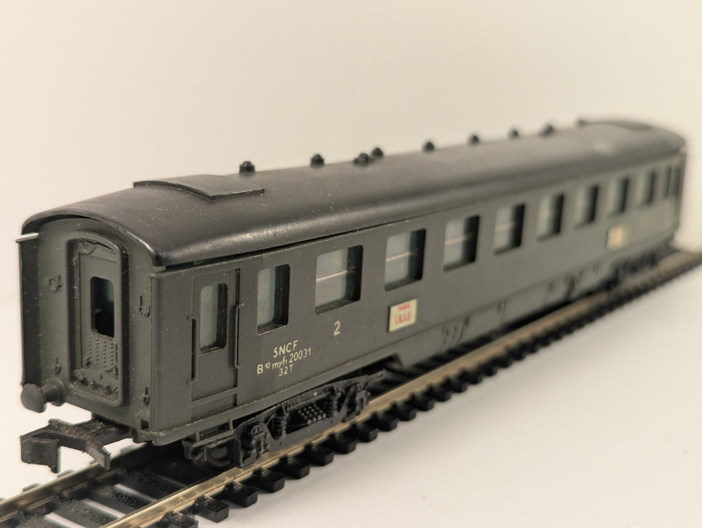 Hornby-Acho 733 HO Gauge SNCF 2nd Class Passenger Coach