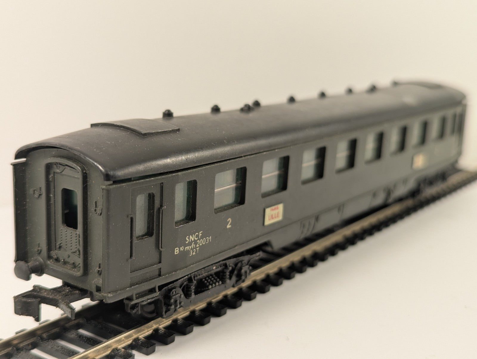 Hornby-Acho 733 HO Gauge SNCF 2nd Class Passenger Coach