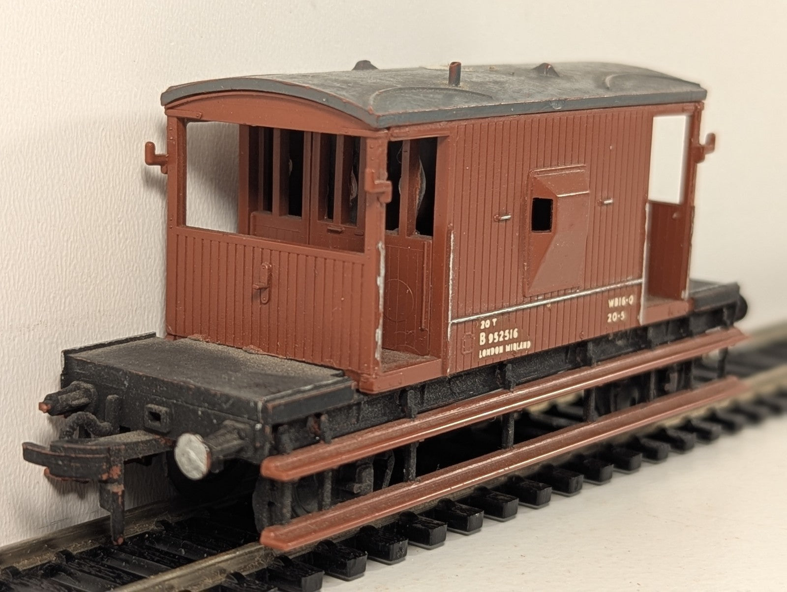 Hornby Dublo BR 20 Ton Brake Van OO Gauge - Missing Buffer Heads & Coupling