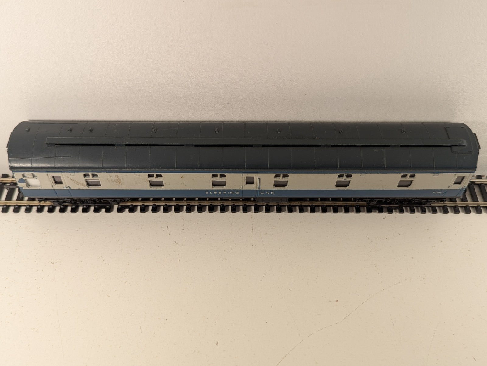 Tri-ang Hornby R339 BR Mk1 Sleeping Coach Blue & Grey OO Gauge