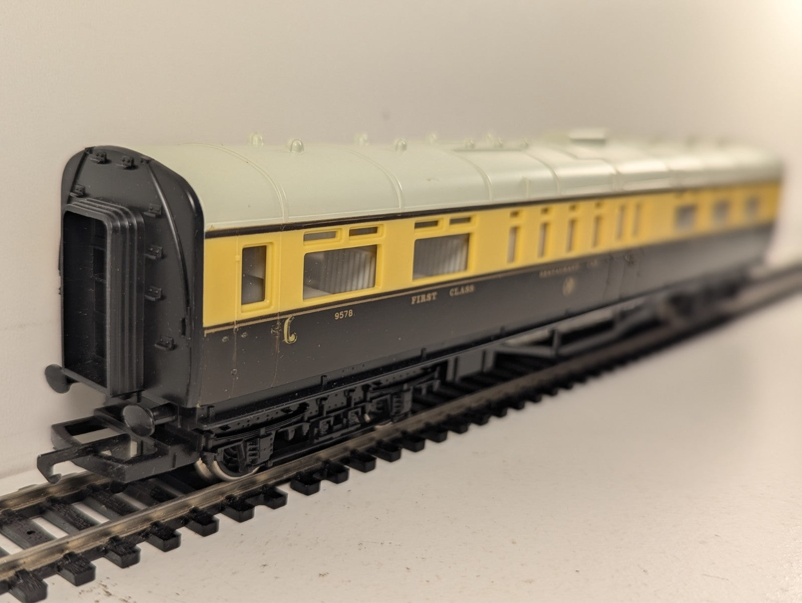 Hornby Railways R454 OO Gauge GWR Collett Restaurant Car - Boxed