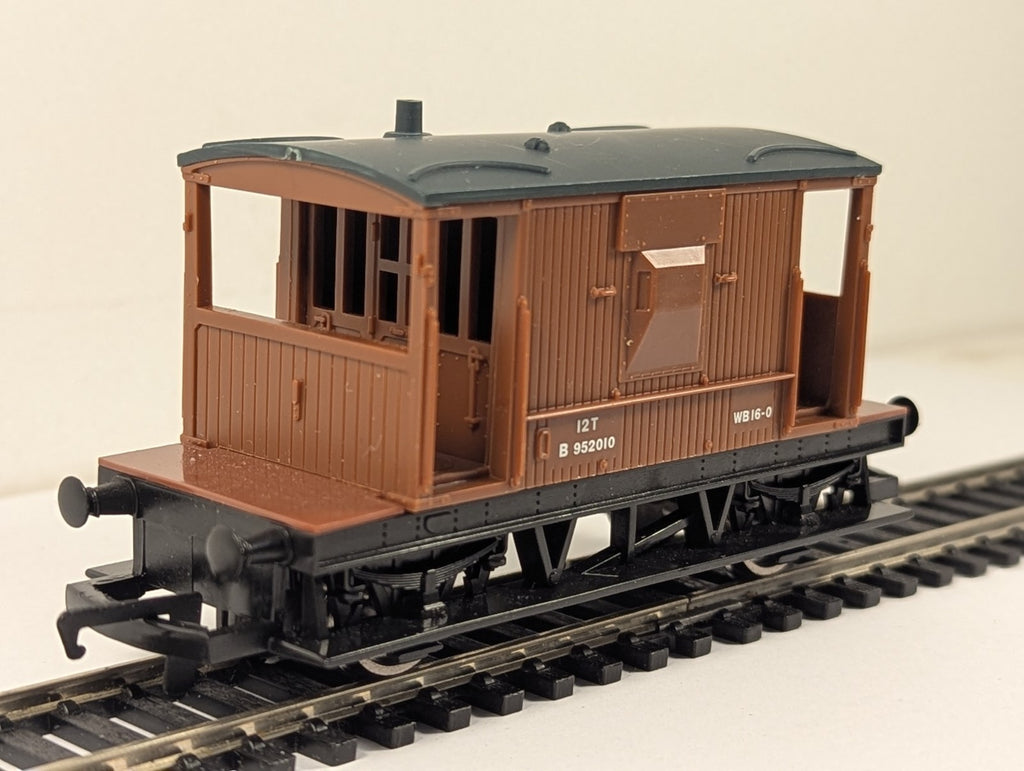 Hornby OO Gauge BR 20 Ton Brake Van Goods Wagon B952010 BR Bauxite