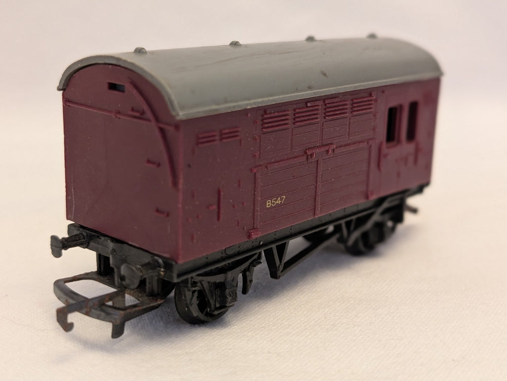 Tri-ang R123 OO Gauge BR Horse Box - Maroon
