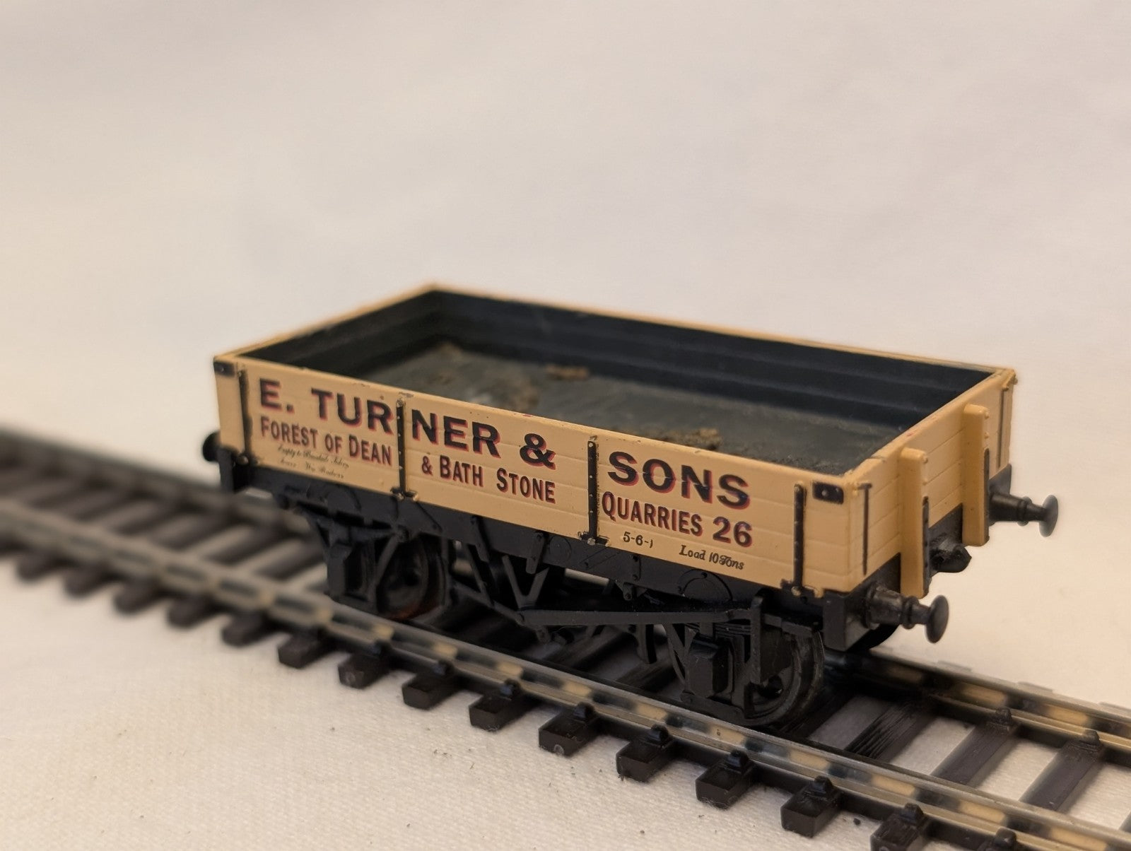 Dapol OO Gauge 4 Plank Wagon E. Turner & Sons Goods Wagon 26