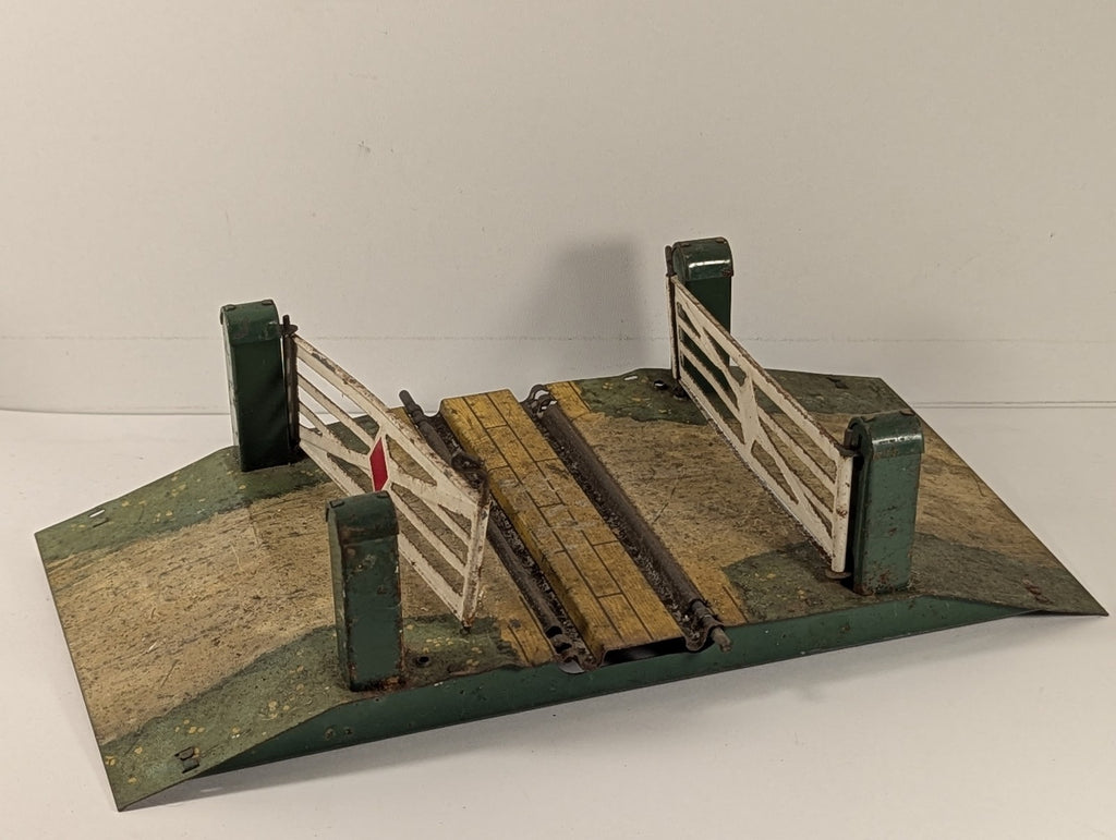 Hornby O Gauge No. 1 Level Crossing Green and Tan