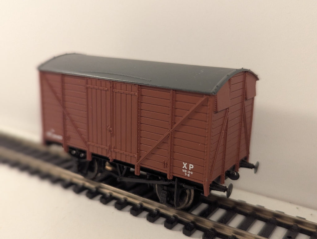 Bachmann OO Gauge 12T Ventilated Van BR Grey