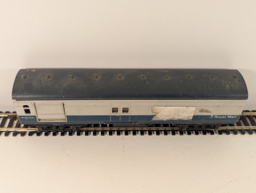 Tri-ang Hornby R402 OO Gauge Royal Mail Coach BR Blue Grey