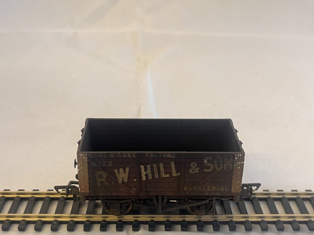 Bachmann Branchline 37-162 OO Gauge R.W. Hill & Son 8 Plank Wagon Weathered
