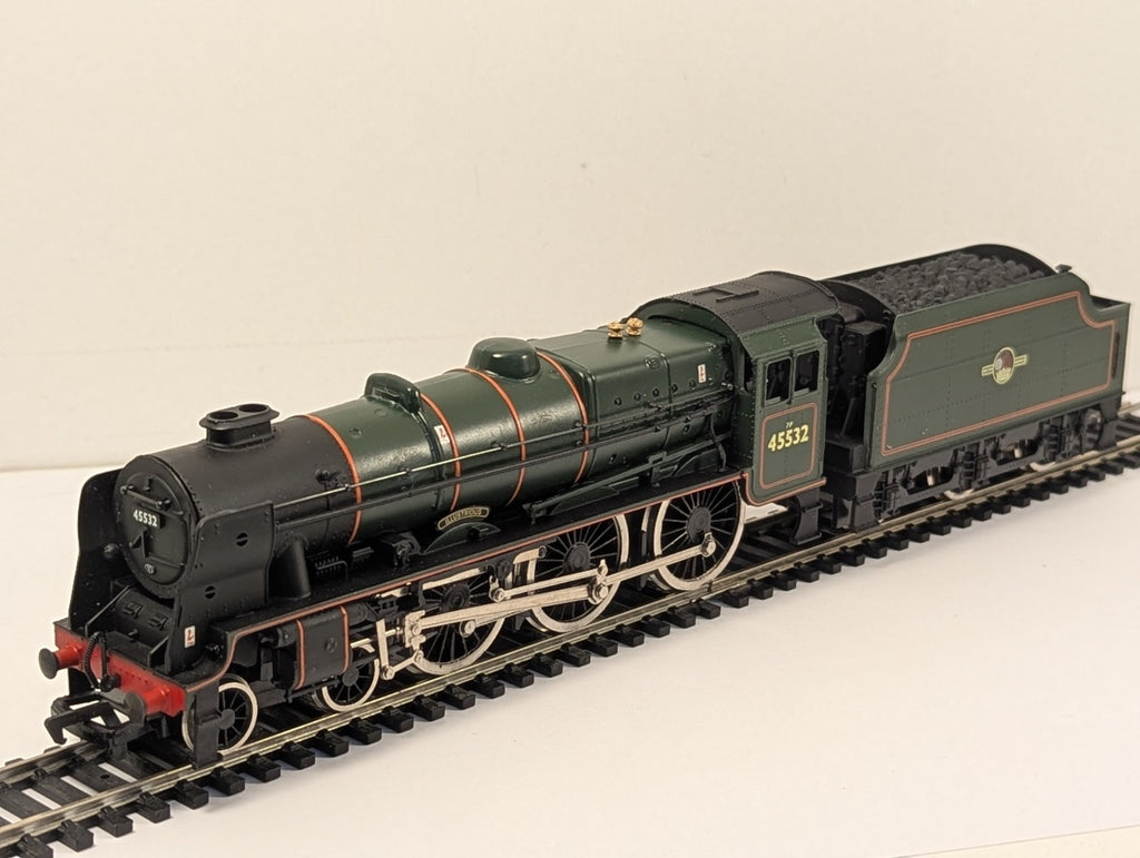 Mainline OO Gauge Rebuilt Patriot Class 'Illustrious' Steam Locomotive