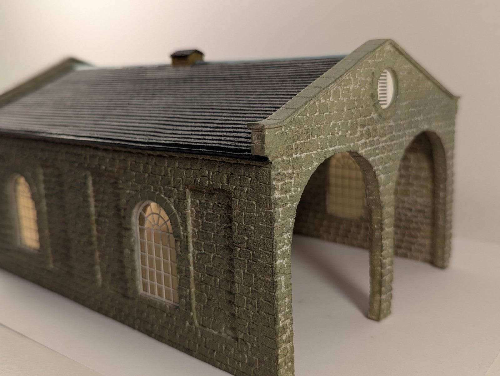 Hornby OO Gauge Skaledale Double Track Engine Shed Scenic Accessory